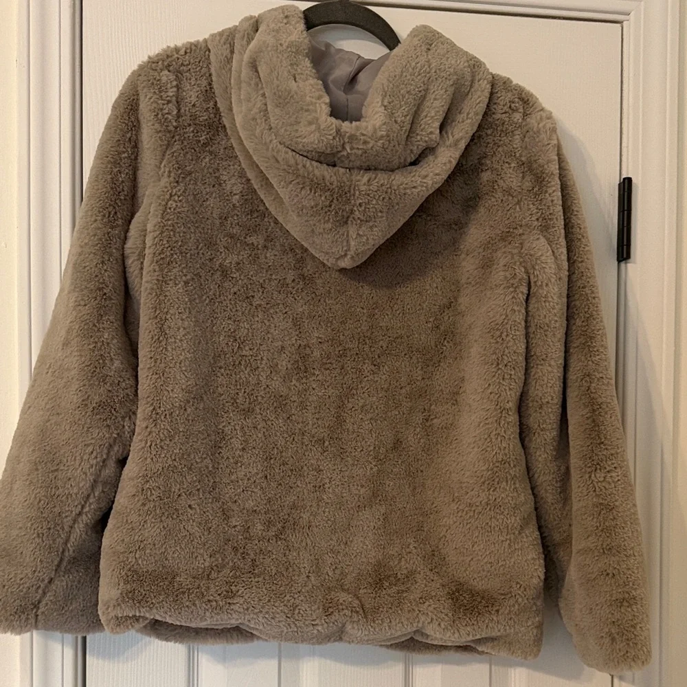 Vigoss Women's Faux Fur Hooded Jacket in Tan NWOT - Picture 5 of 7
